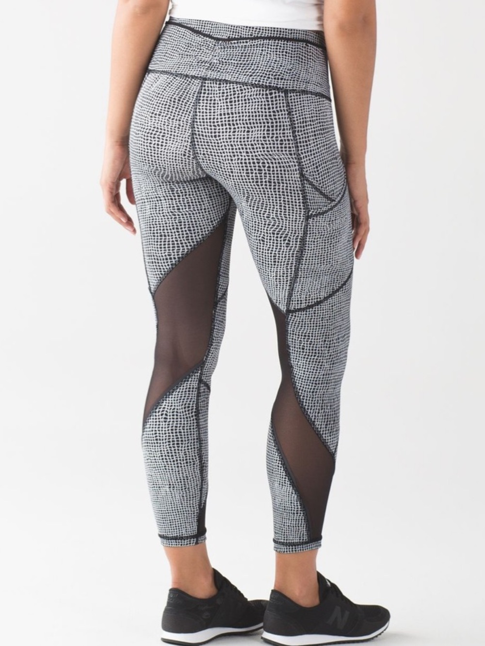Lululemon Outrun Tight
Fall Net White Black / Black - Picture 7 of 12